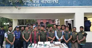 পাবনায় চরমপন্থী দলের সদস্য হত্যার ব্যবহৃত ৪ অস্ত্র ও বিপুল পরিমাণ গুলি উদ্ধার